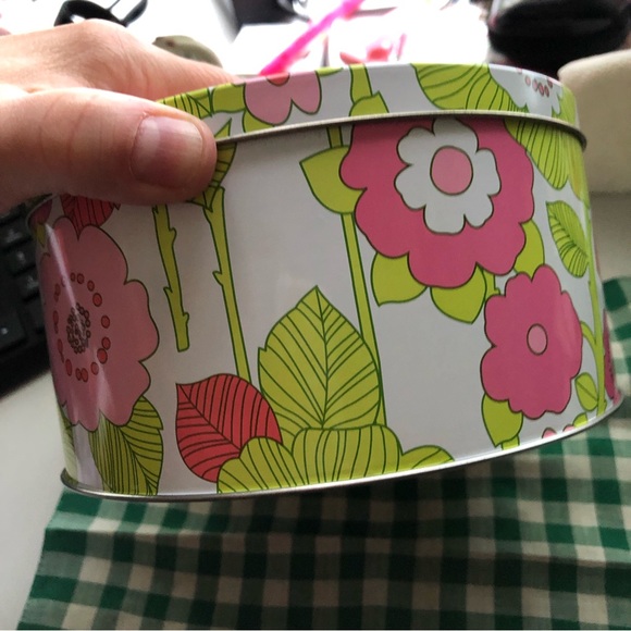 Clinique flower 🌸 power round tin. - Picture 3 of 5